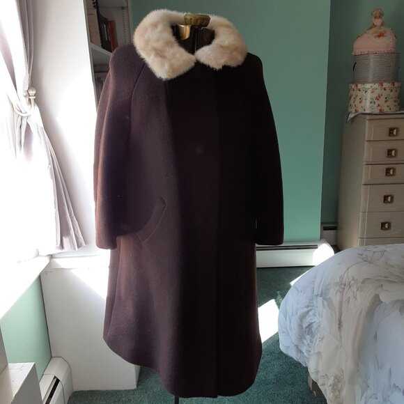 Created by Faircraft for Logan's LVINTAGE LADIES BROWN WOOL COAT MINK FUR COLLAR - Picture 1 of 10